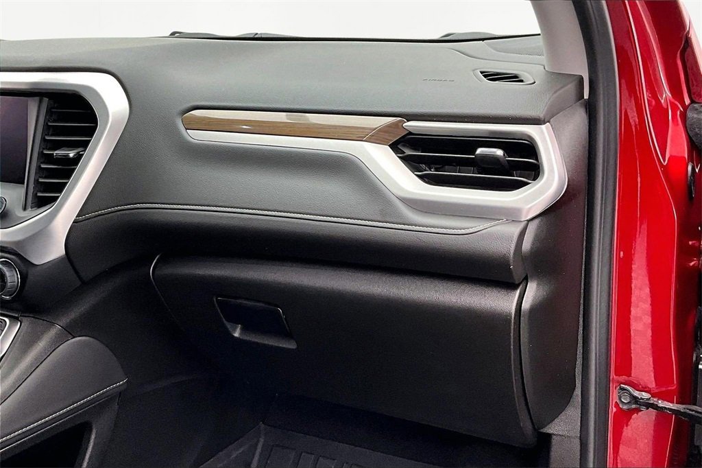 Used 2023 GMC Acadia SLE w/ Driver Convenience Package image 17