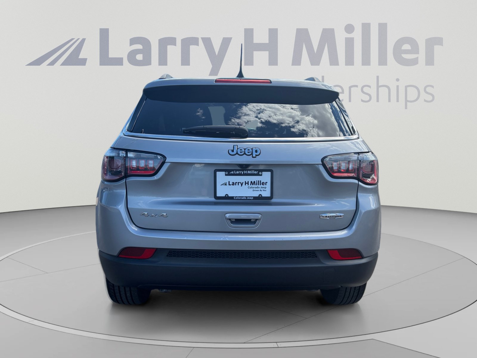 Used 2024 Jeep Compass Latitude AWD/4WD image 4