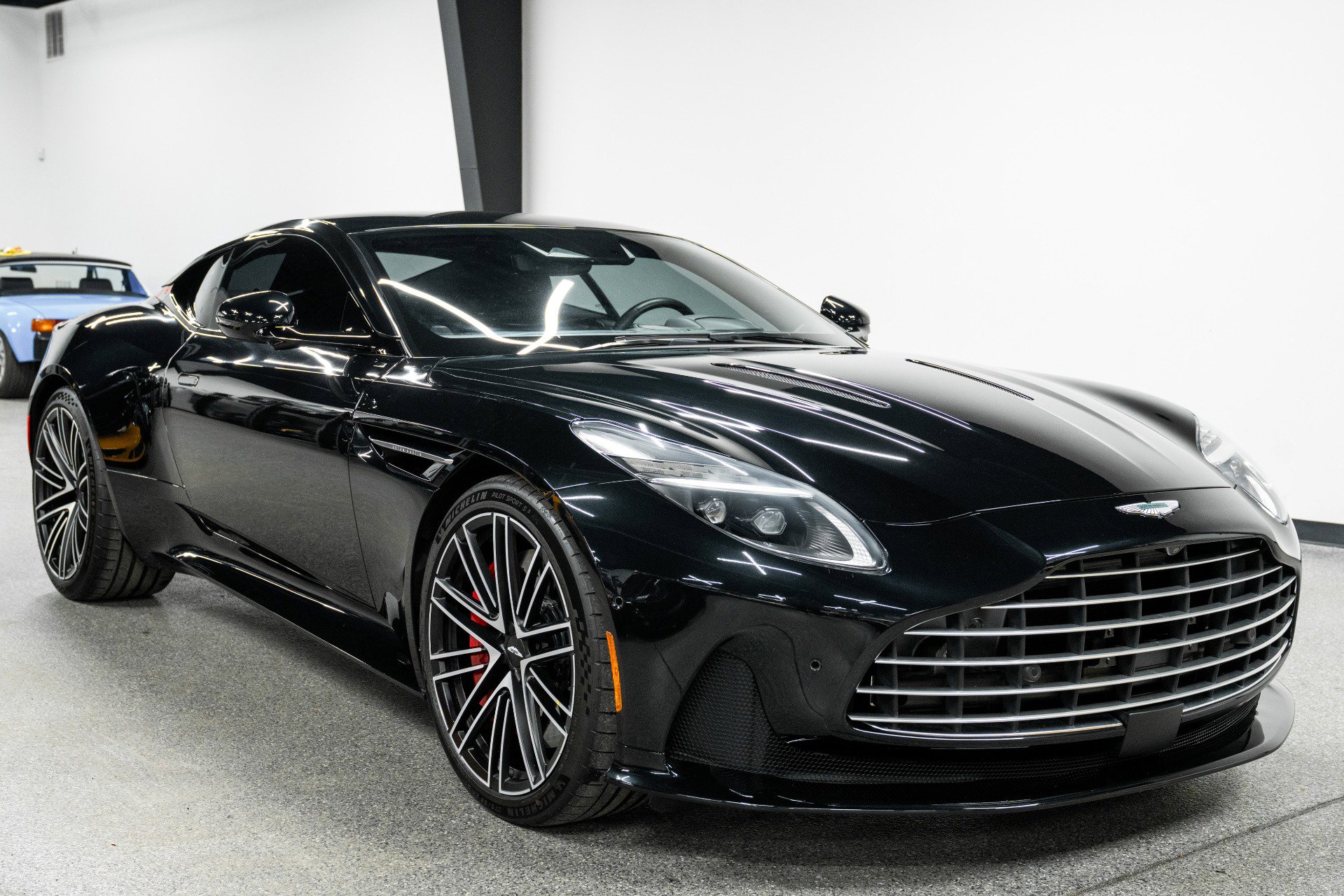 Used 2024 Aston Martin DB12 Coupe image 3