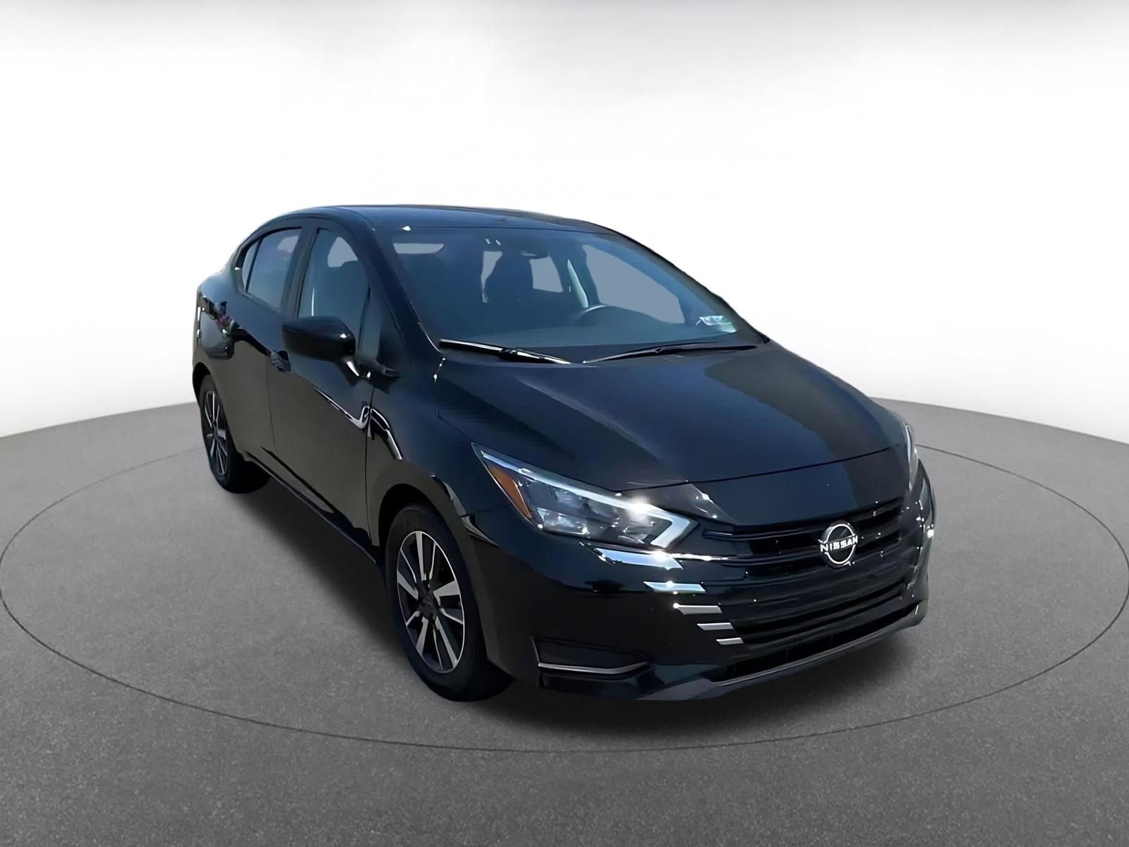 Used 2025 Nissan Versa SV FWD image 2