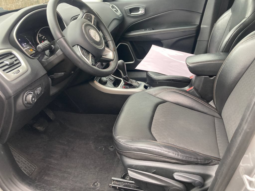 Used 2019 Jeep Compass Latitude AWD/4WD image 12