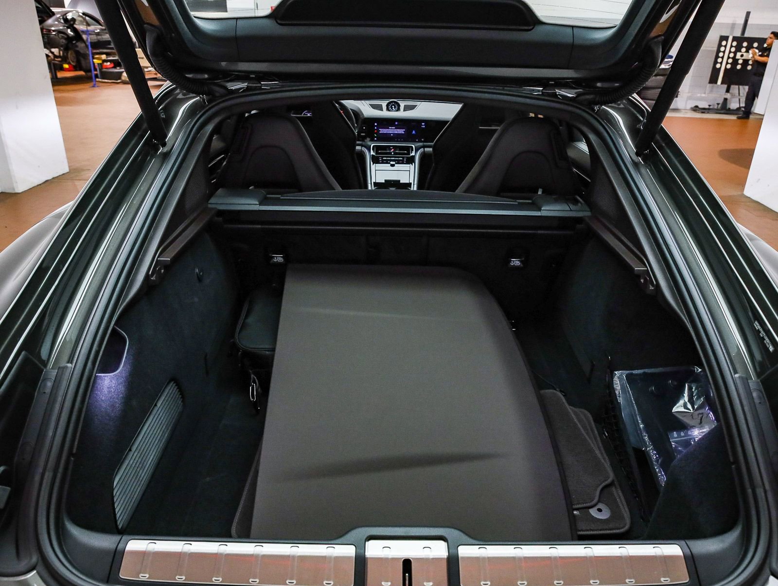 Used 2026 Porsche Panamera 4 image 30