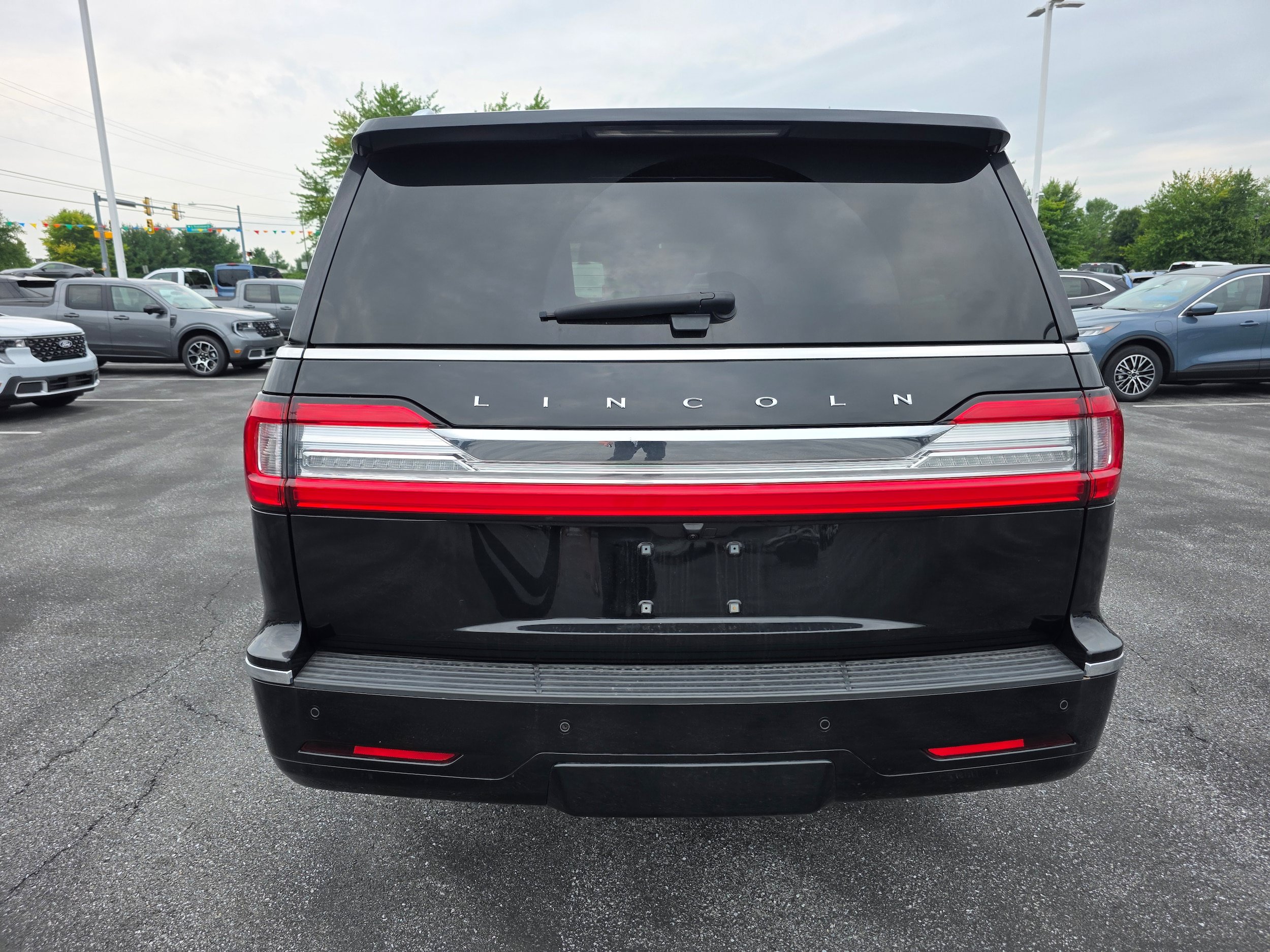 Used 2018 Lincoln Navigator L Reserve w/ Technology Package AWD/4WD image 4