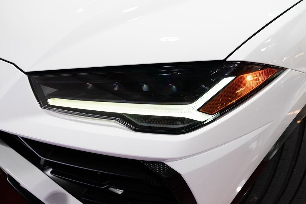 Used 2019 Lamborghini Urus AWD/4WD image 44
