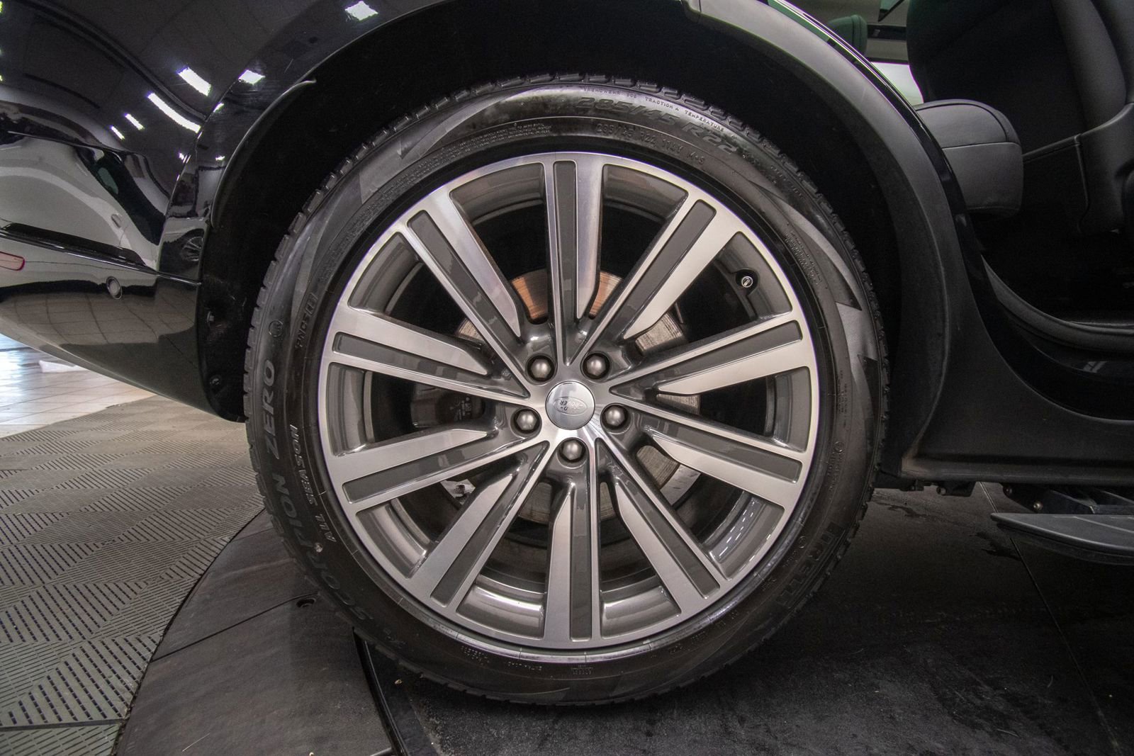 Used 2023 Land Rover Range Rover Autobiography image 32