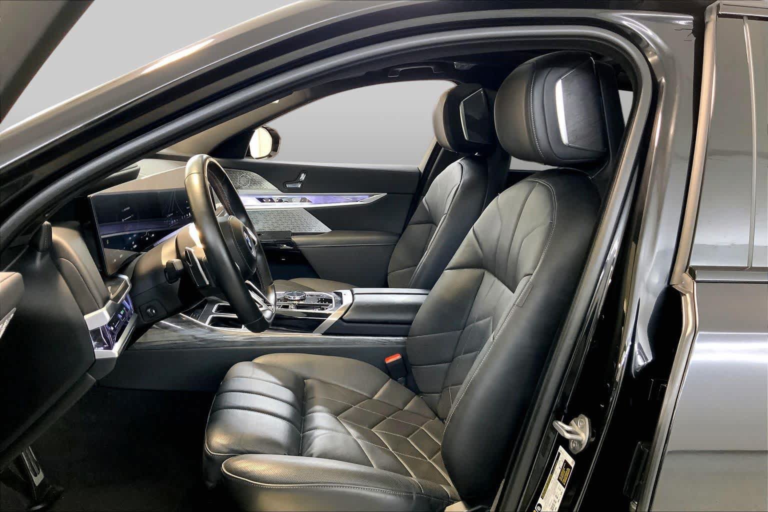 Used 2024 BMW i7 M70 AWD/4WD image 7