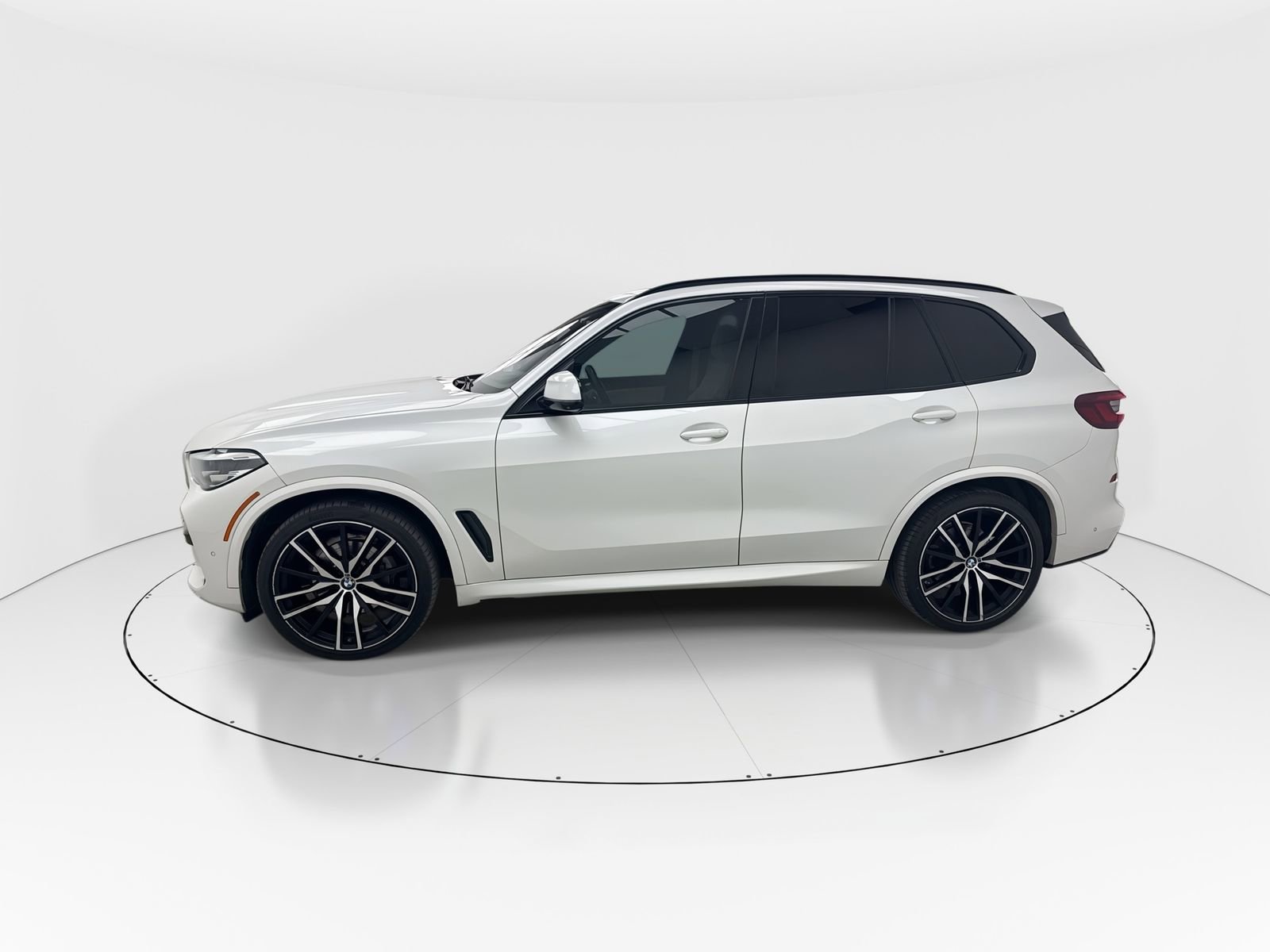 Used 2021 BMW X5 xDrive40i w/ M Sport Package image 5