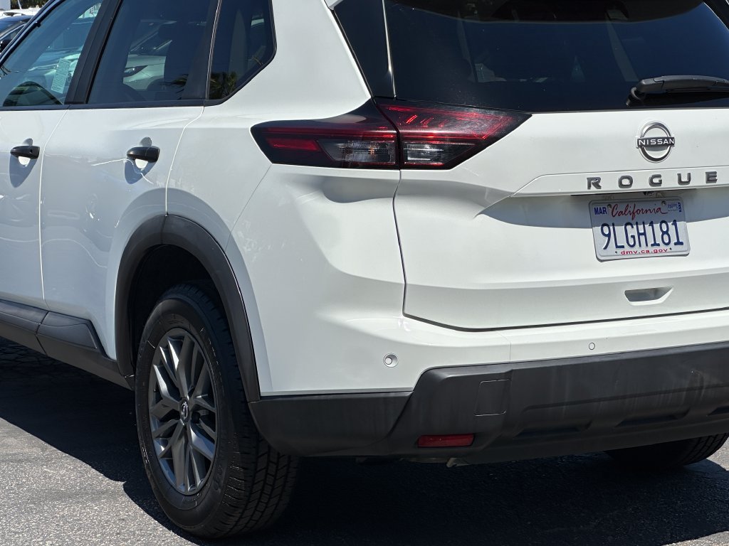 Used 2024 Nissan Rogue S FWD image 5
