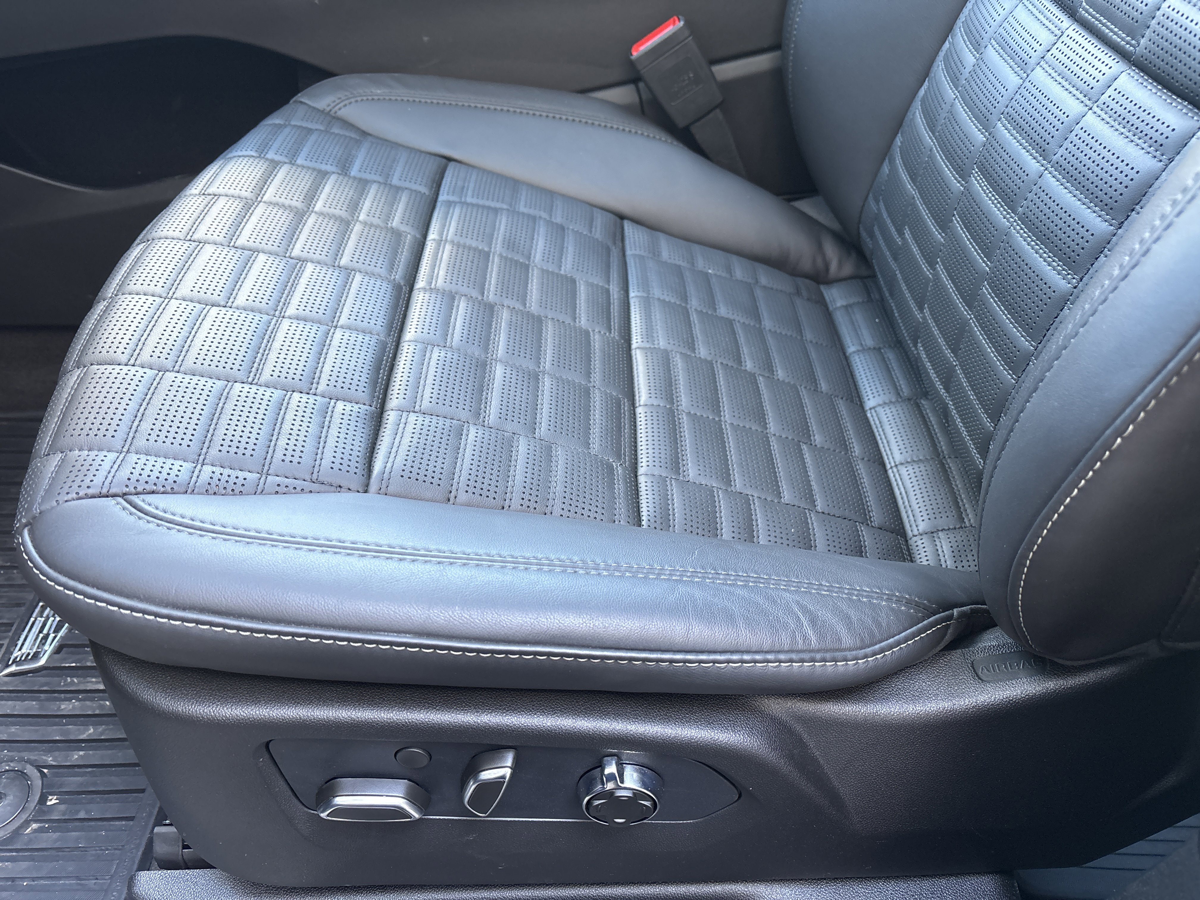 Used 2026 Cadillac Escalade Platinum Sport w/ LPO, ONYX Package image 29