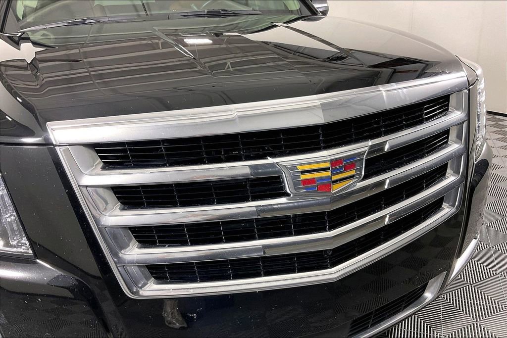 Used 2017 Cadillac Escalade Premium Luxury image 40