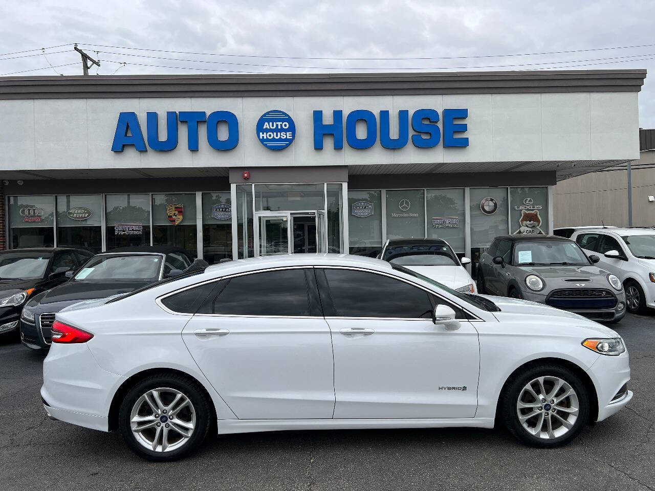 Used 2018 Ford Fusion SE w/ Equipment Group 602A FWD image 9