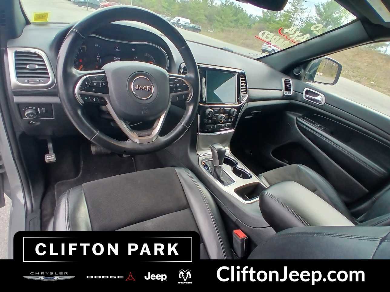 Used 2020 Jeep Grand Cherokee Altitude AWD/4WD image 11