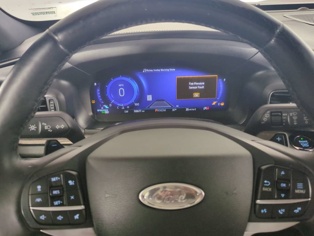 Used 2020 Ford Explorer Platinum w/ Premium Technology Package AWD/4WD image 37
