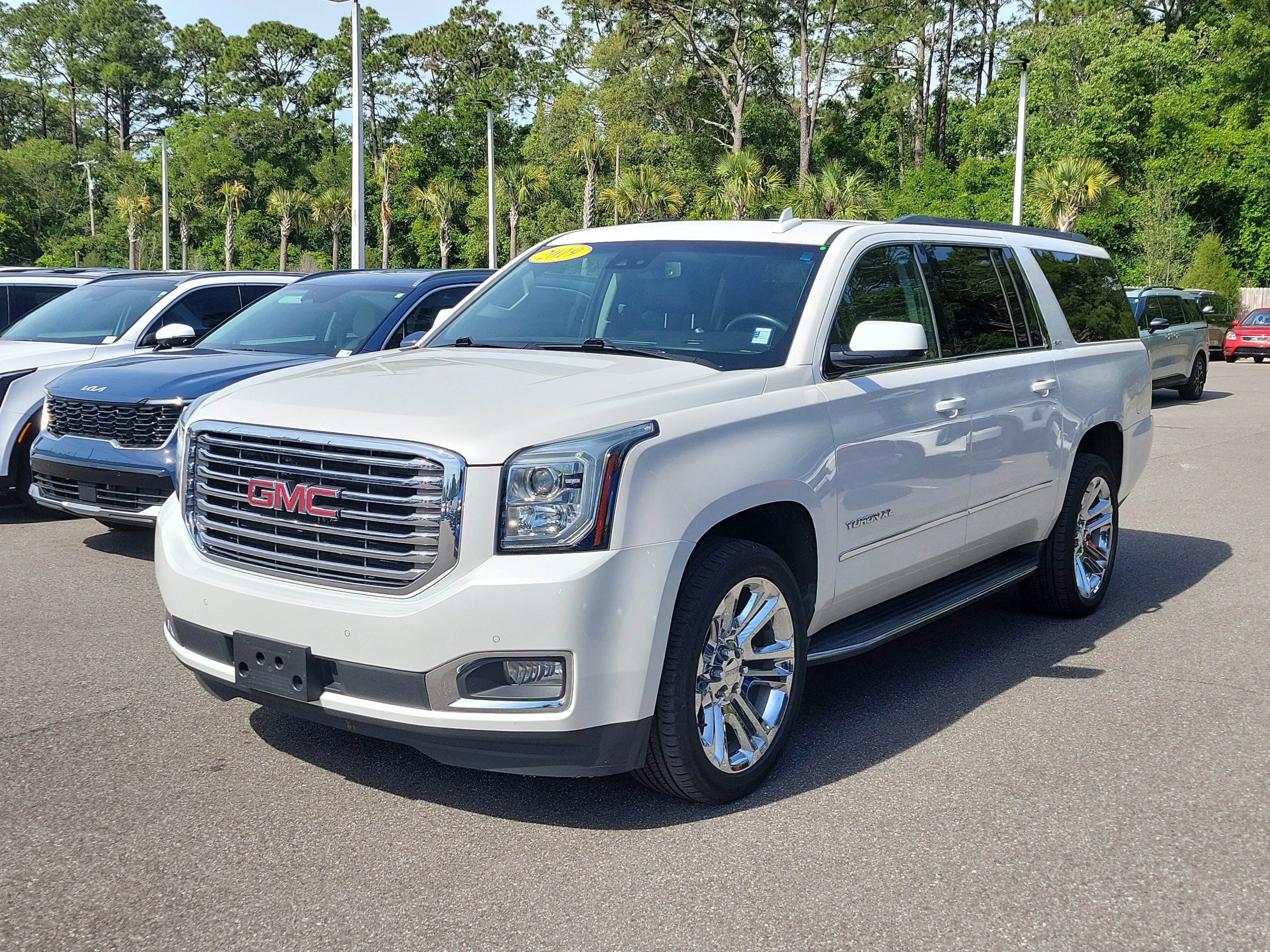 Used 2019 GMC Yukon XL SLT w/ Premium Edition RWD image 3