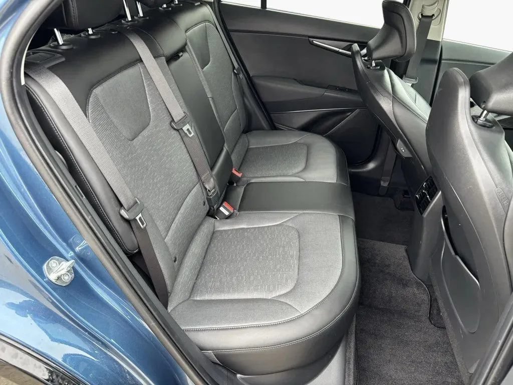 Used 2023 Kia Niro SX Touring FWD image 30
