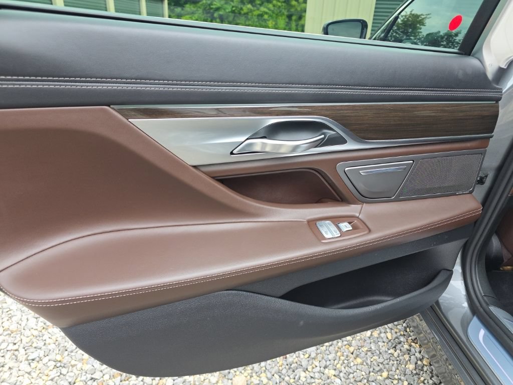 Used 2016 BMW 750i xDrive AWD/4WD image 16