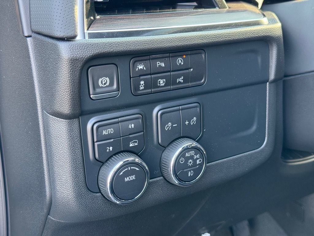 New 2025 Chevrolet Suburban Premier image 10