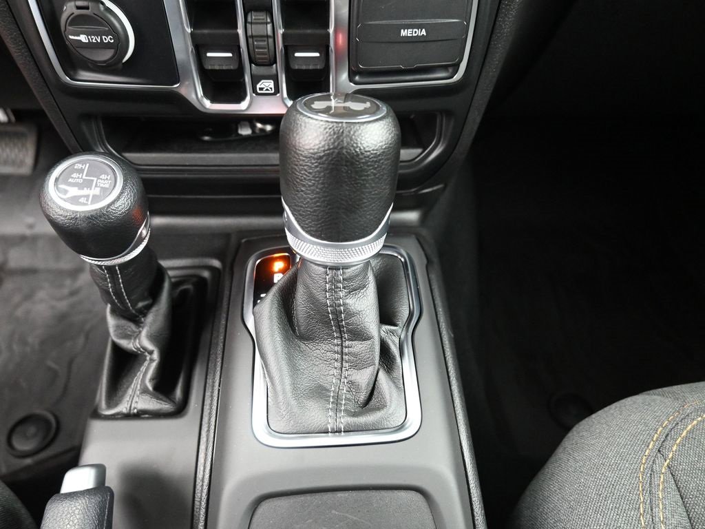 Used 2024 Jeep Wrangler Unlimited w/ Convenience Group image 24