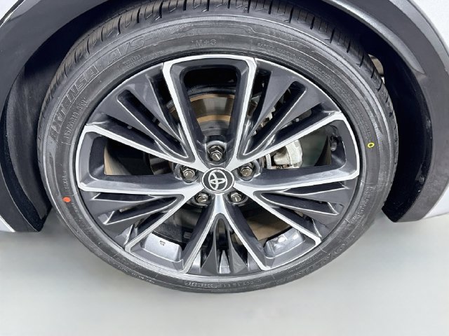 Certified 2025 Toyota Prius XLE FWD image 31