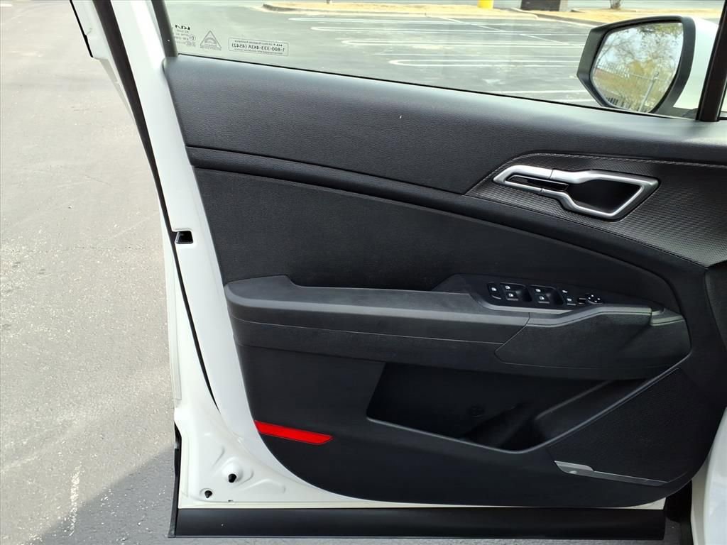 Used 2024 Kia Sportage LX image 13