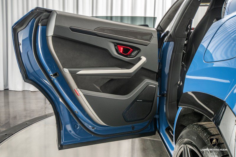 Used 2025 Lamborghini Urus SE image 69