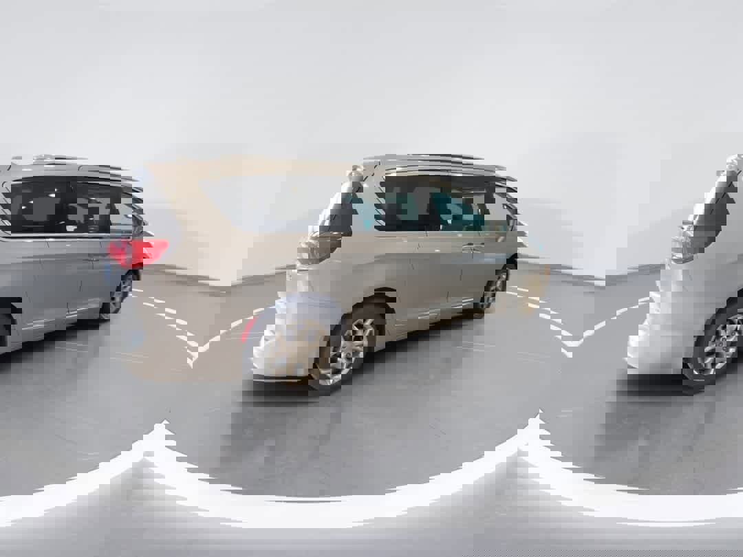 Used 2018 Chrysler Pacifica Limited image 8