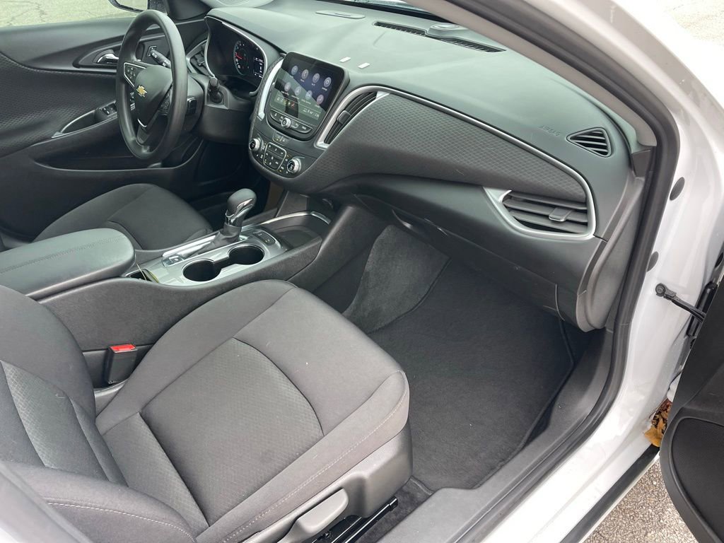Used 2024 Chevrolet Malibu LT image 25