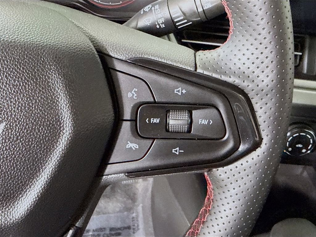 Used 2025 Chevrolet Trax RS w/ Sunroof Package image 22