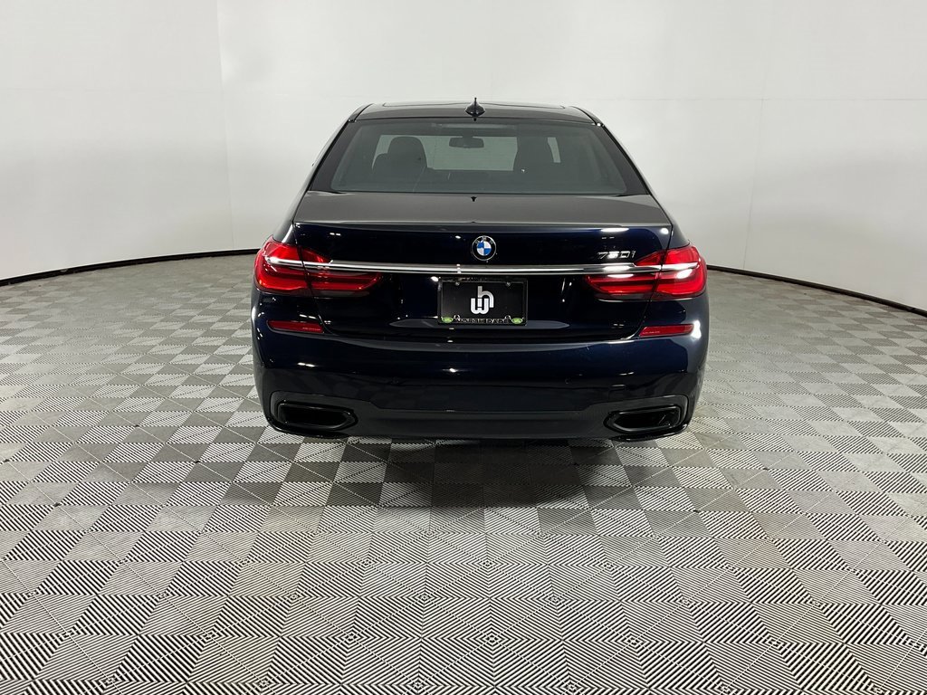Used 2019 BMW 750i image 8