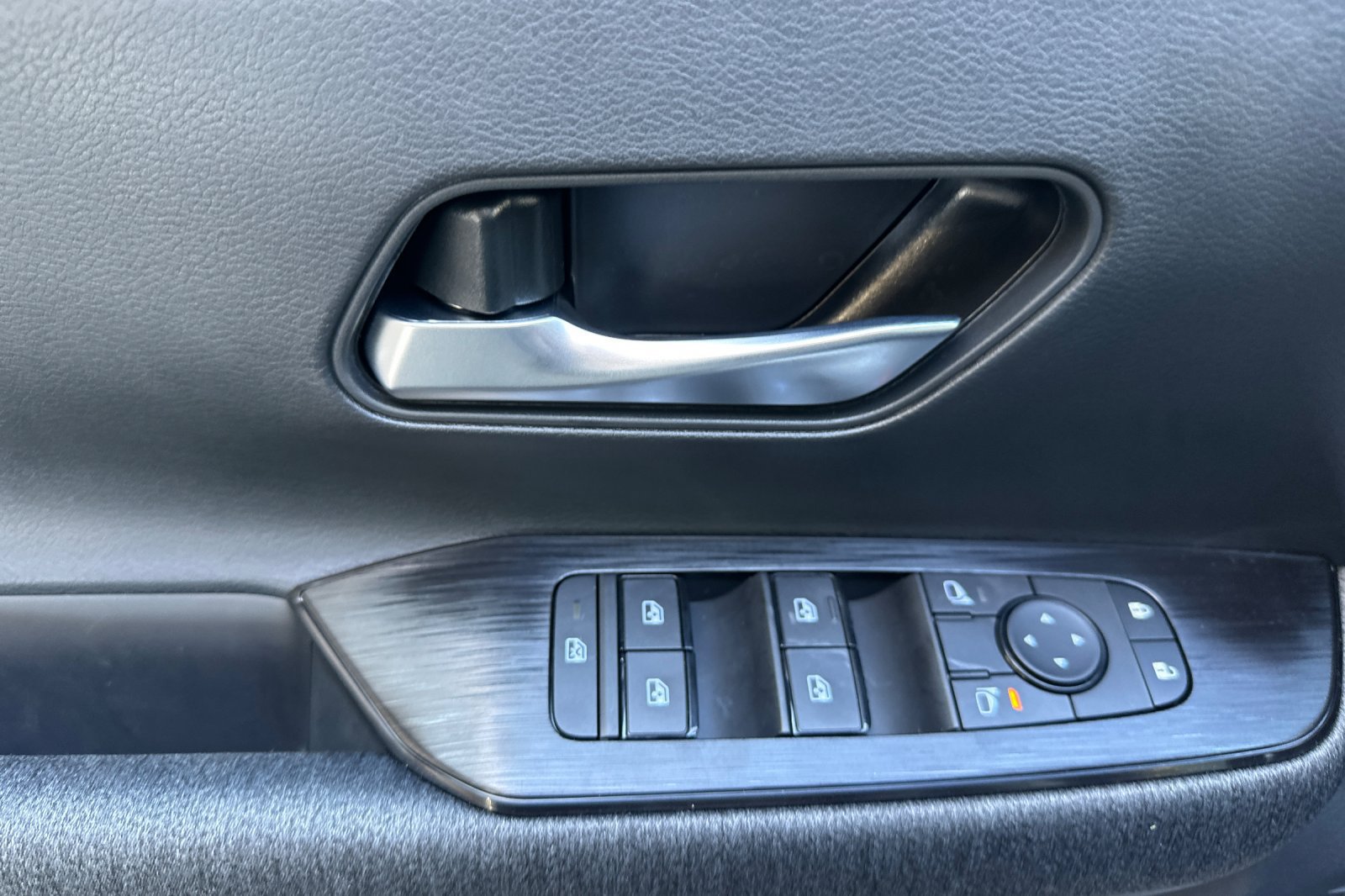 New 2026 Nissan Kicks SV w/ SV Premium Package FWD image 8