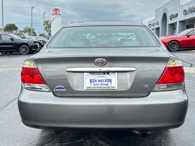 Used 2005 Toyota Camry XLE w/ VSC & Side Airbag Pkg FWD image 4