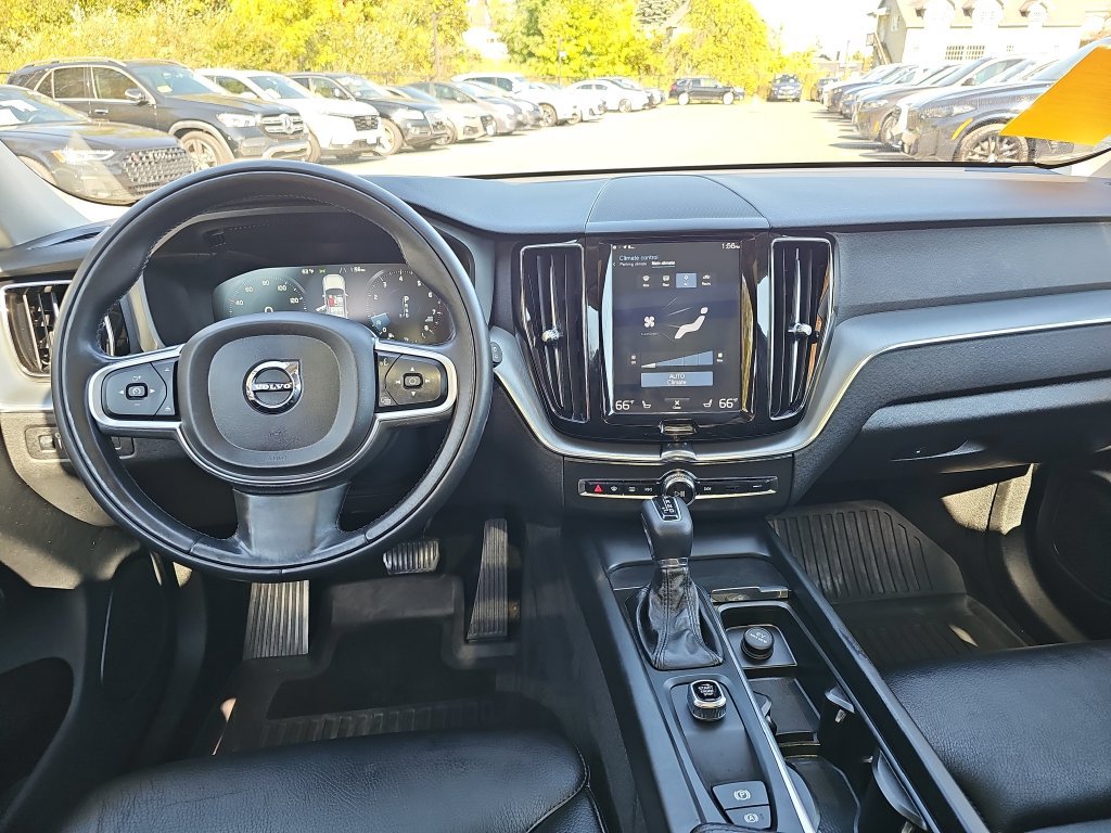 Used 2018 Volvo XC60 T5 Momentum w/ Vision Package AWD/4WD image 11