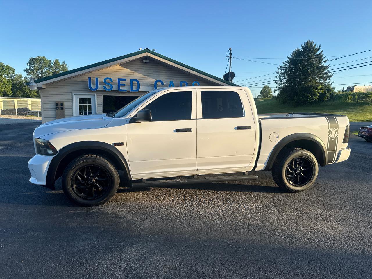 Used 2015 RAM 1500 Express AWD/4WD image 3
