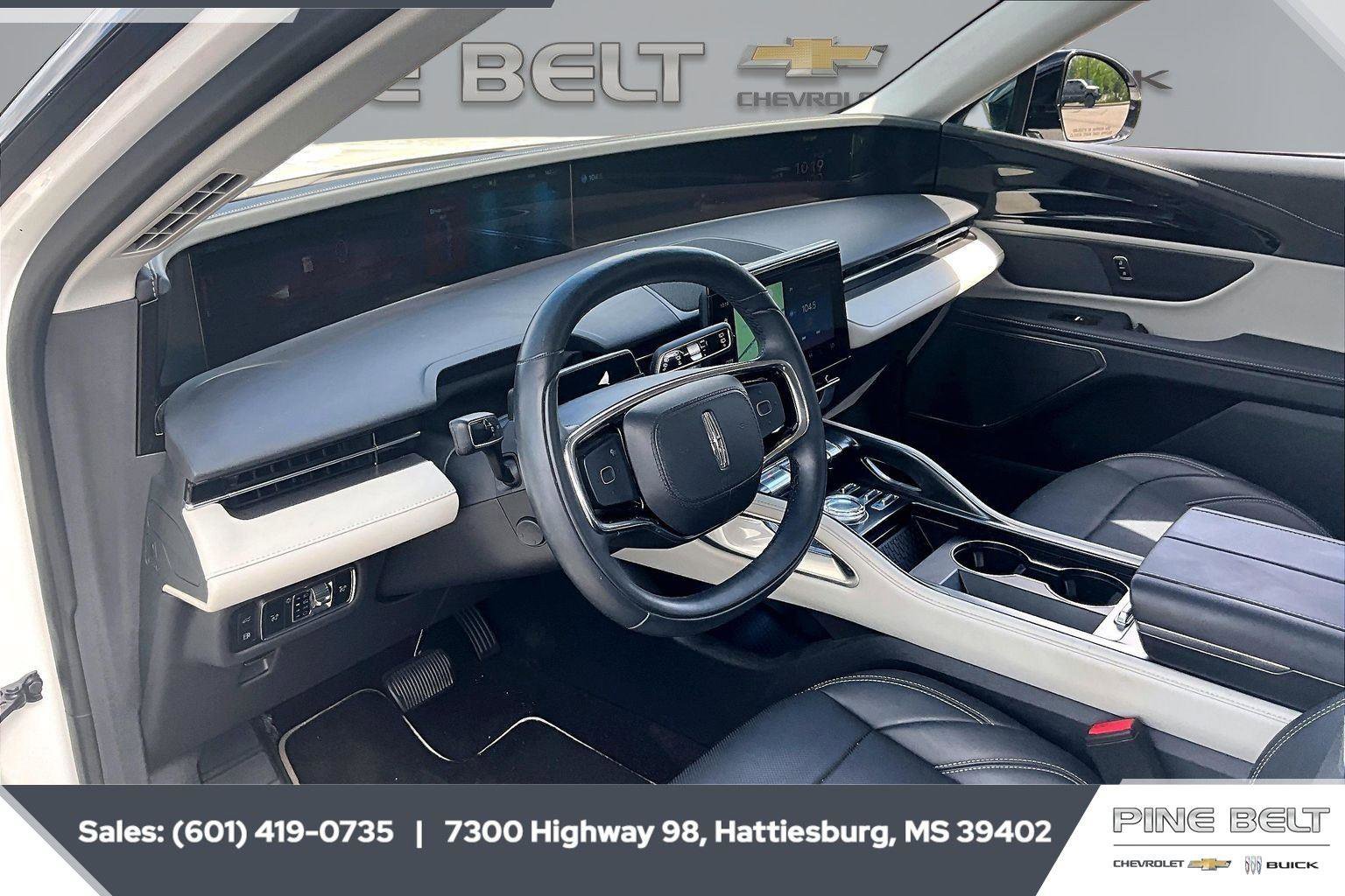 Used 2024 Lincoln Nautilus Premier AWD/4WD image 12