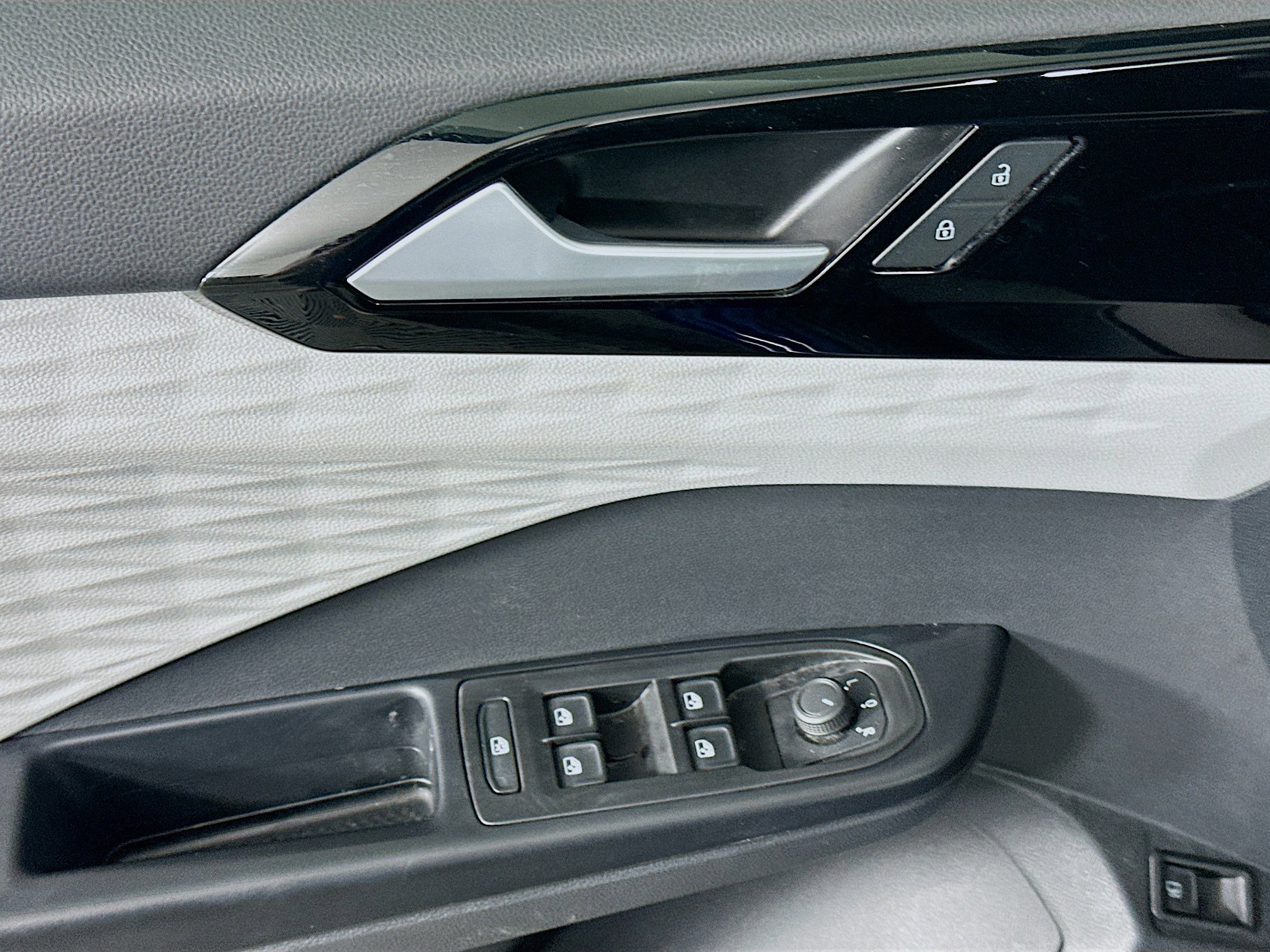 Used 2023 Volkswagen Taos S image 15