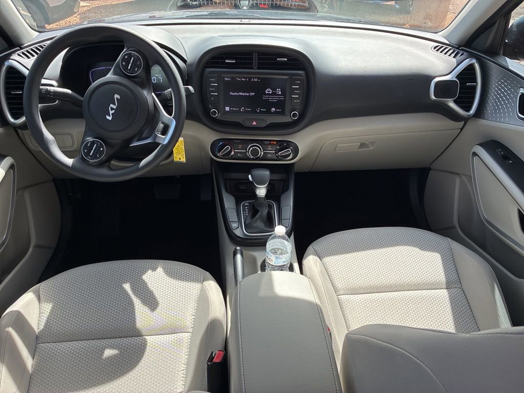 Certified 2025 Kia Soul LX w/ LX Technology Package FWD image 17