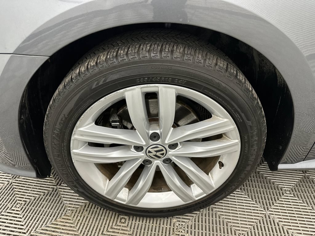 Used 2018 Volkswagen Passat 2.0T SE FWD image 12