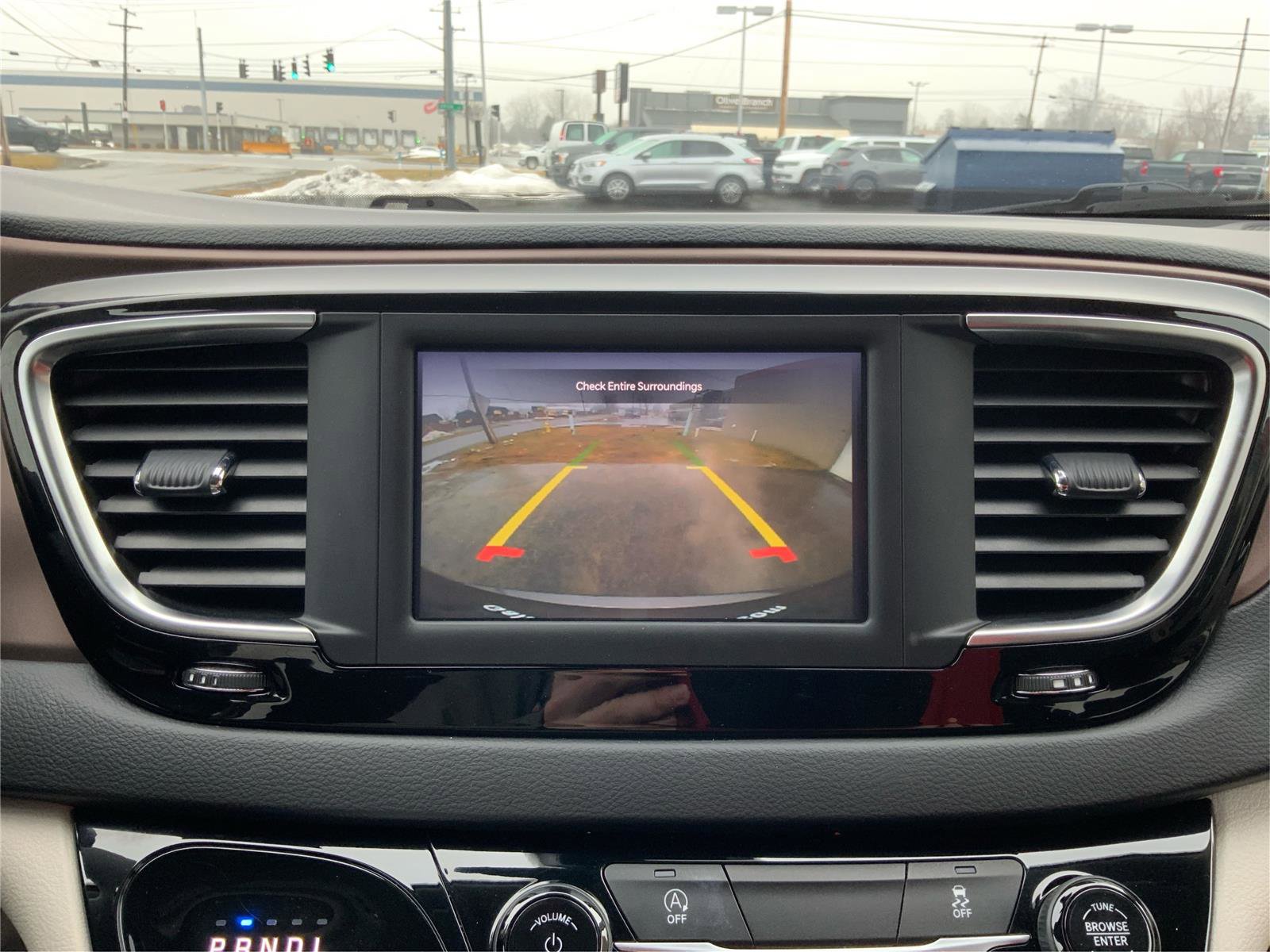 Used 2023 Chrysler Voyager LX image 33