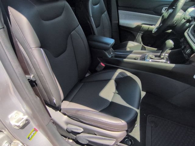 Used 2024 Jeep Compass Latitude w/ Convenience Group AWD/4WD image 25