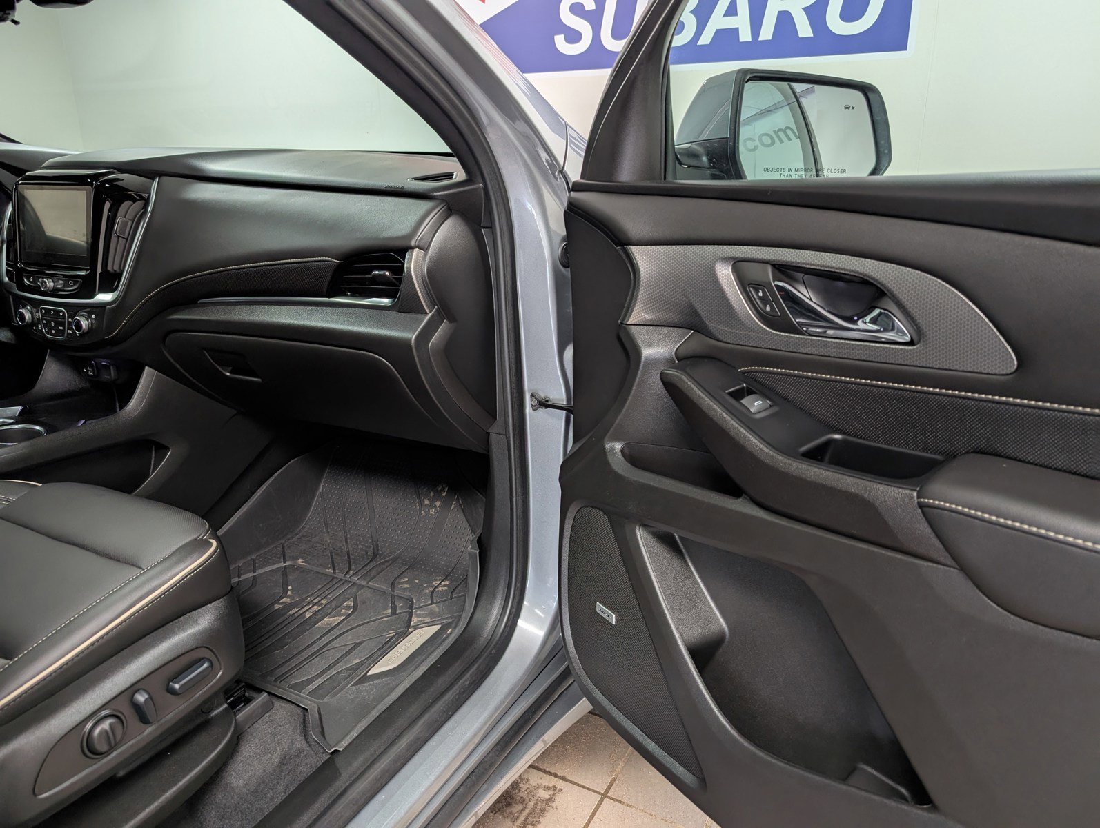 Used 2023 Chevrolet Traverse Premier image 34