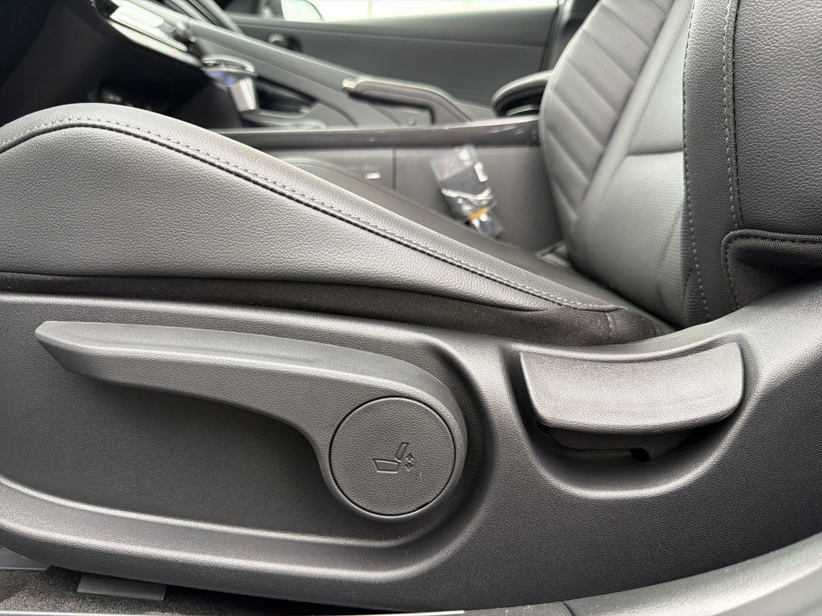 New 2026 Hyundai Elantra SEL Sport FWD image 13