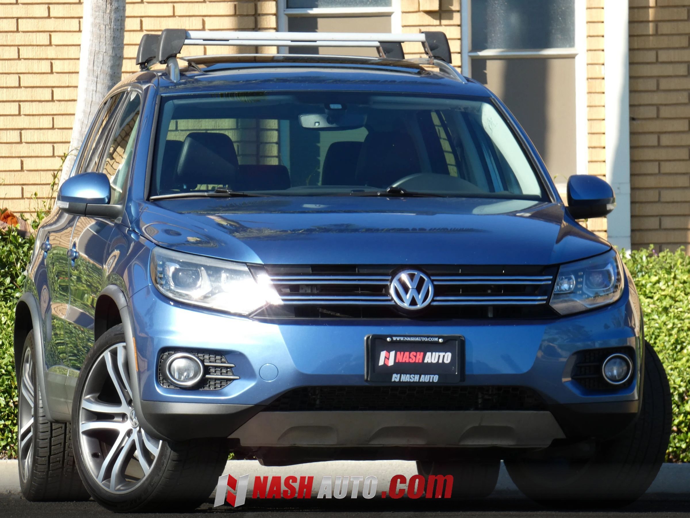 Used 2017 Volkswagen Tiguan SEL FWD image 3