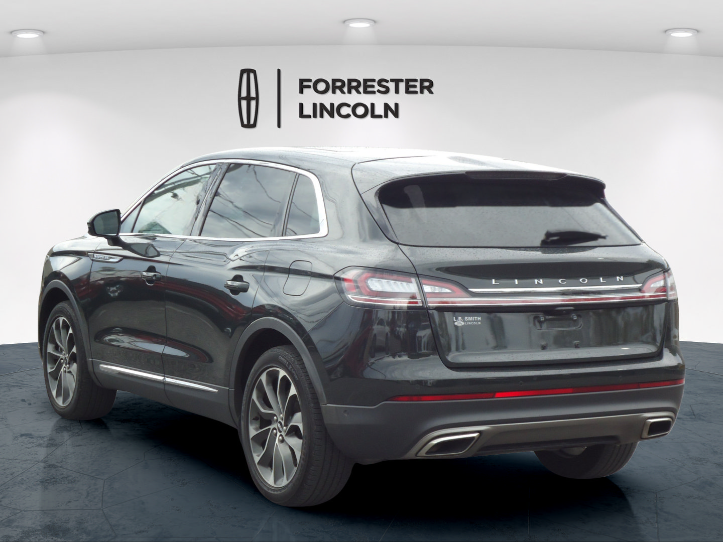 Used 2023 Lincoln Nautilus Reserve w/ Equipment Group 201A AWD/4WD image 5