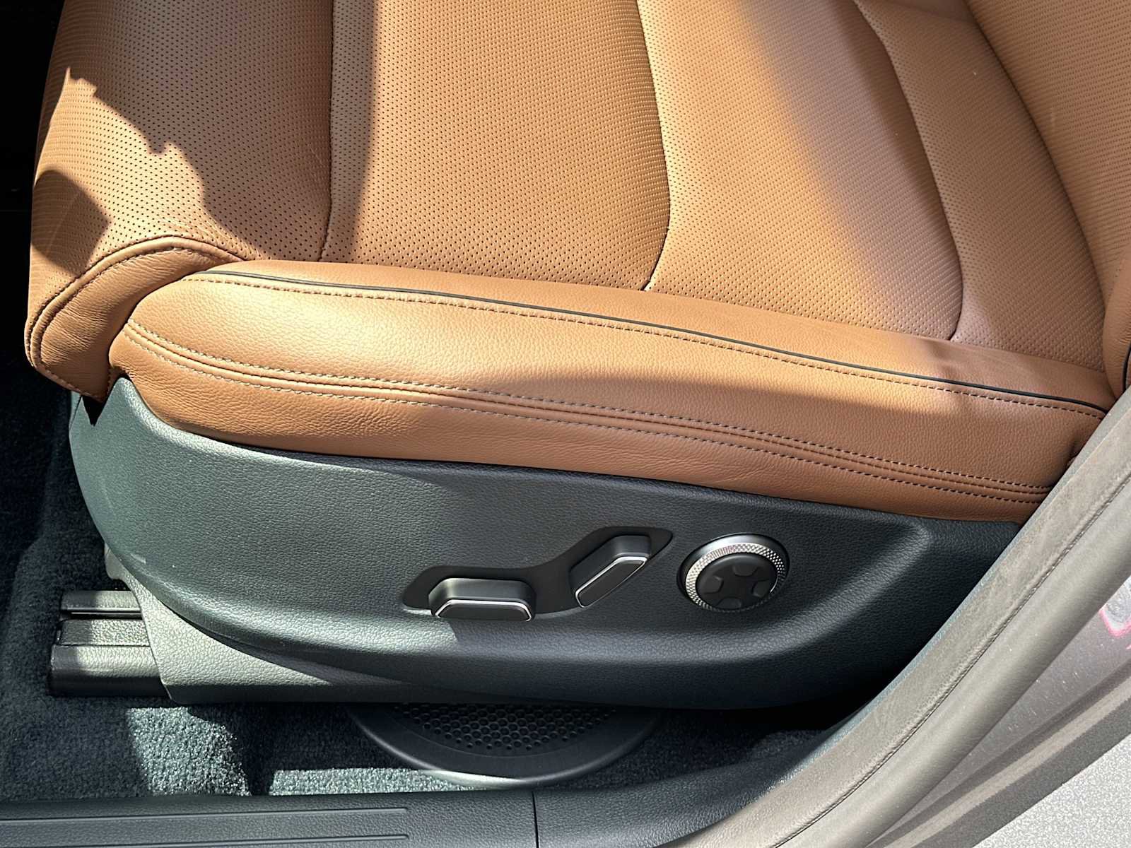 New 2026 Genesis GV70 2.5T Advanced w/ G1 Accessory Package image 10