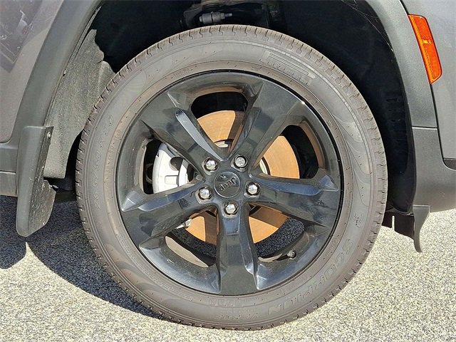 Used 2025 Jeep Grand Cherokee L Limited w/ Black Appearance Package image 27