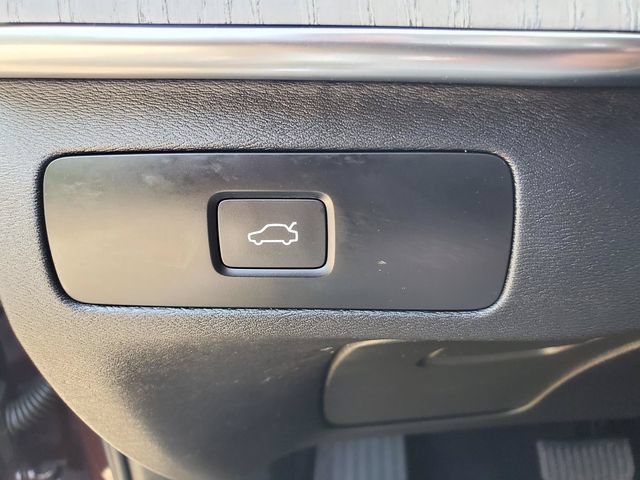 Certified 2025 Volvo XC90 B6 Ultra w/ Protection Package AWD/4WD image 18