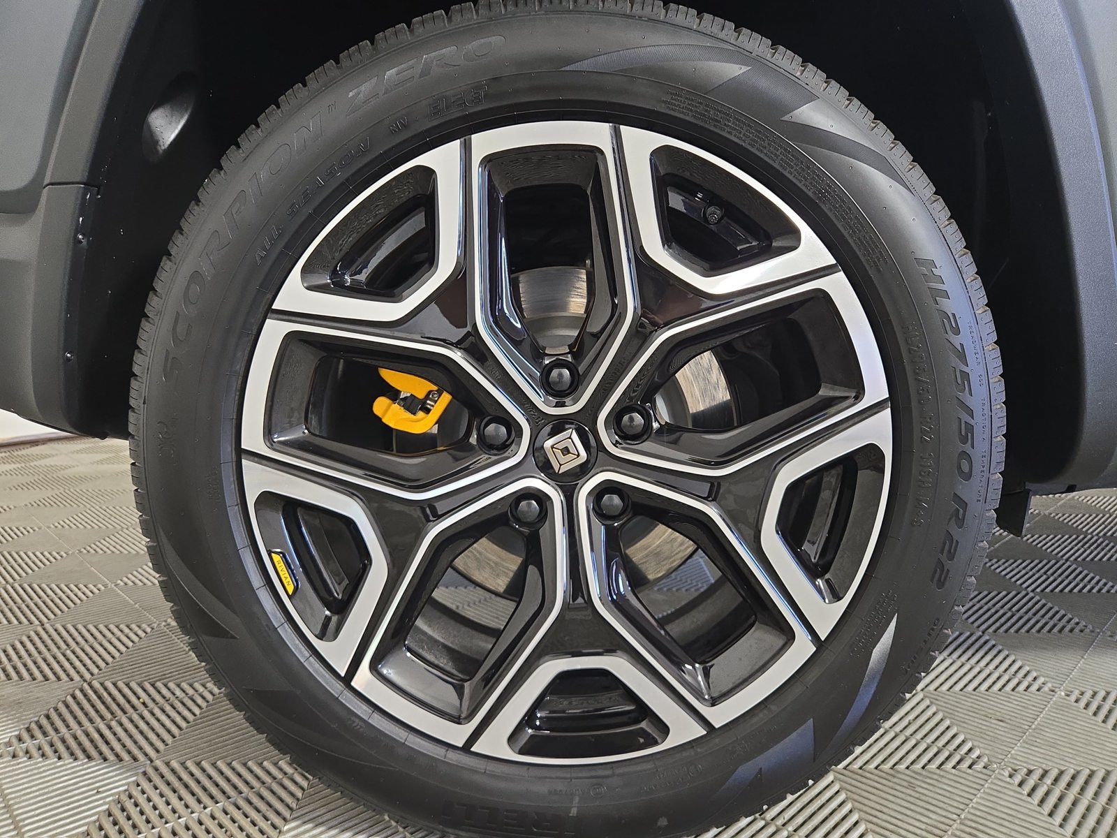 Used 2022 Rivian R1S Launch Edition Quad AWD/4WD image 12