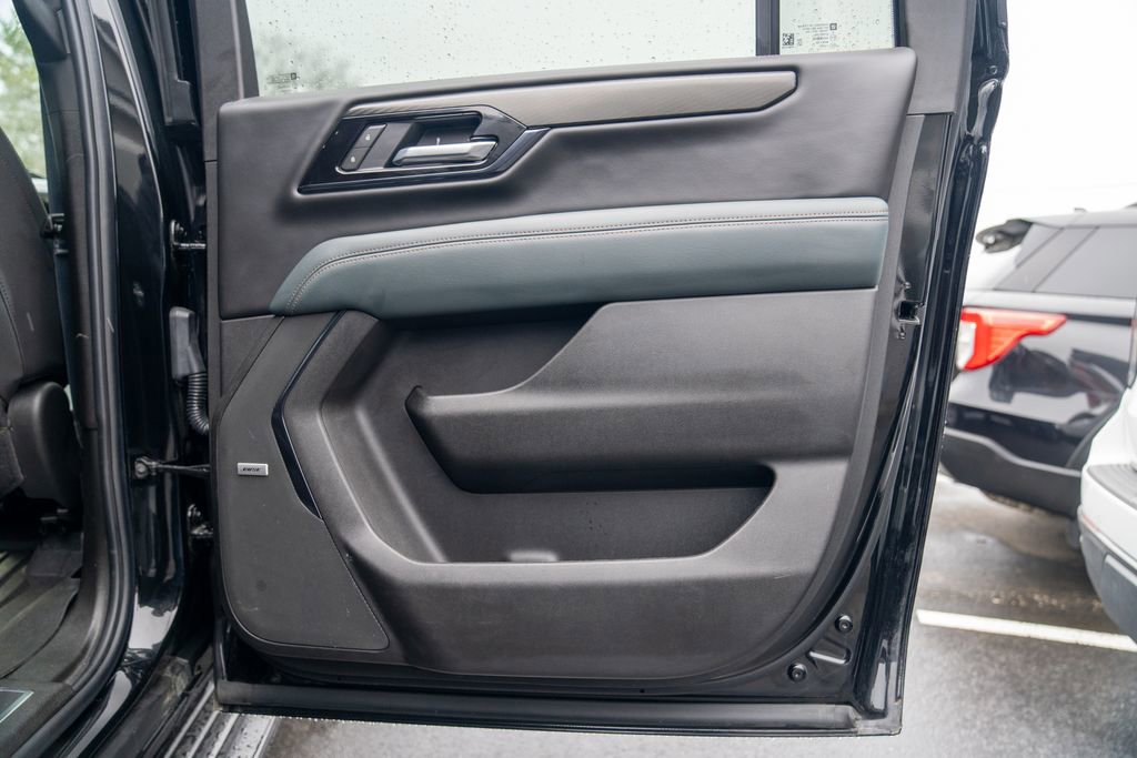 Used 2025 GMC Yukon XL AT4 image 14