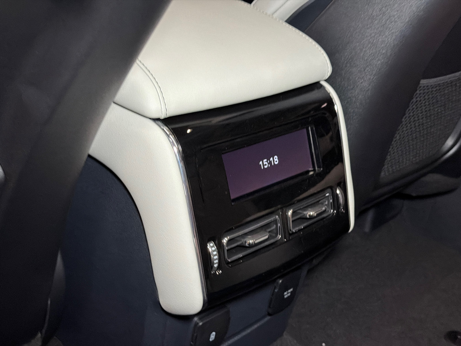 New 2027 Lincoln Aviator AWD image 23