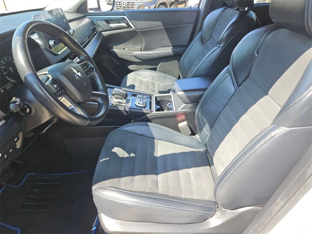 Used 2023 Mitsubishi Outlander SE image 14
